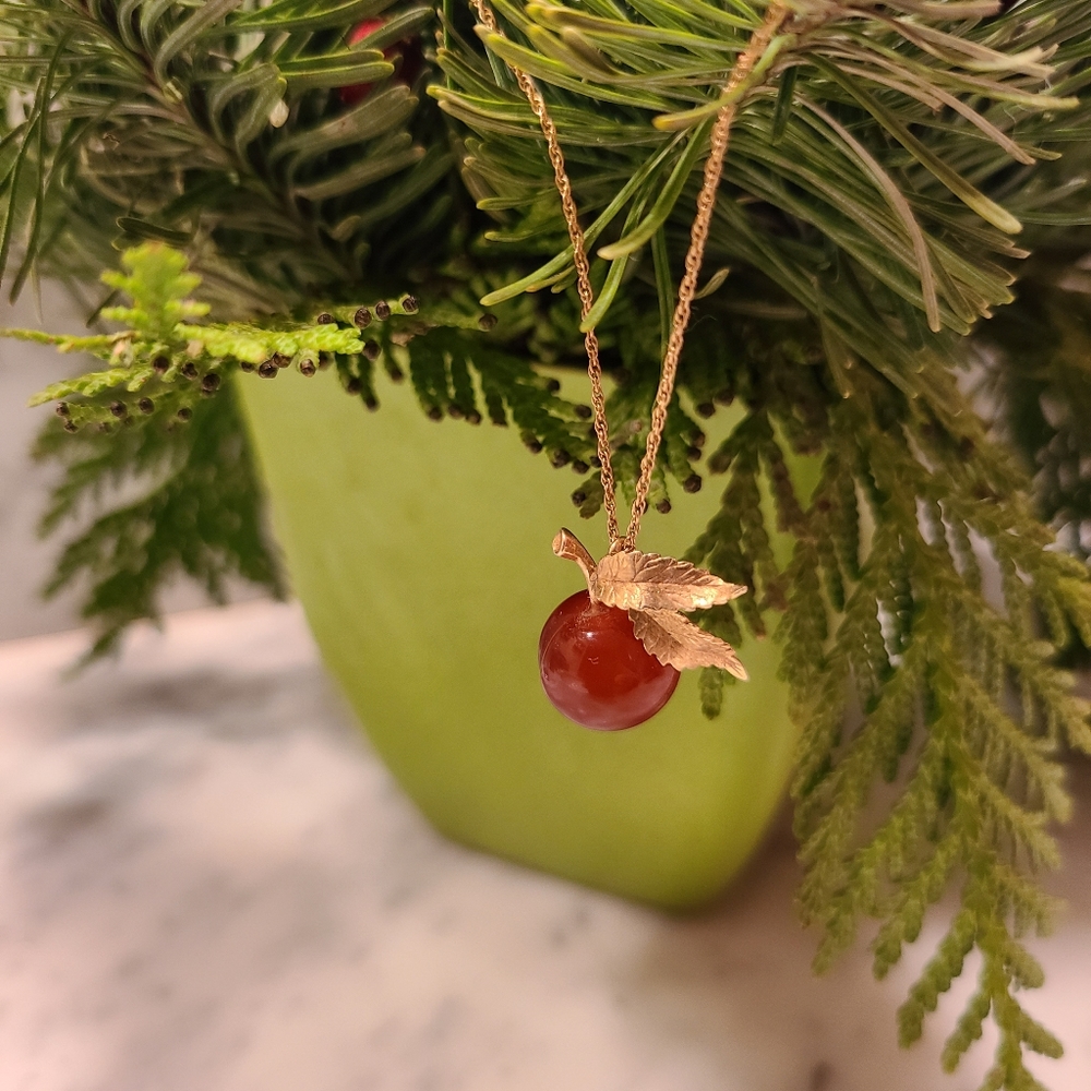 14k and carnelian apple ( peach) necklace
